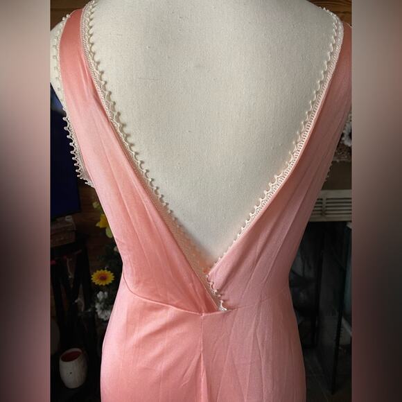 Vintage Montgomery Ward Peach Deep V Tie front Nightgown Sz Small - Picture 5 of 9